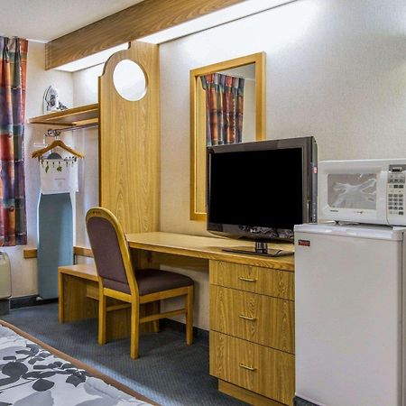 Rodeway Inn Fremont Buitenkant foto